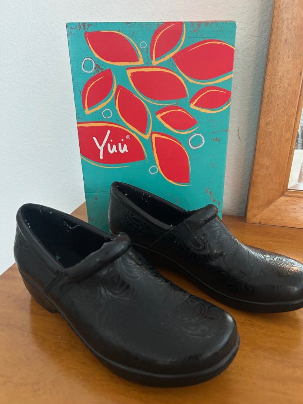Yuu Vintage Shoe, Embossed Floral Clogs - Size 10